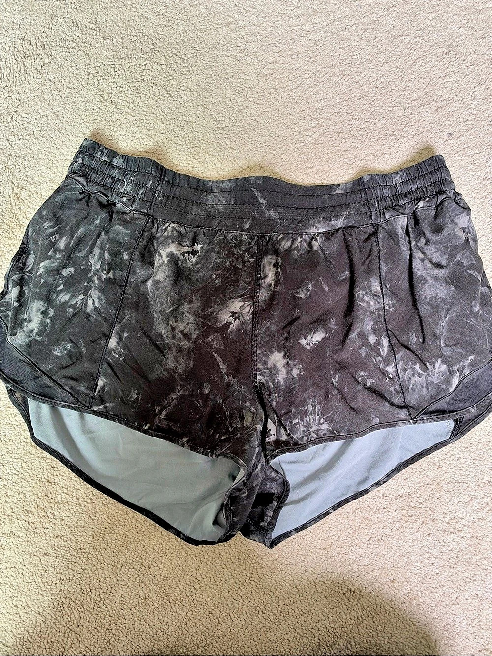 Lululemon Hotty Hot Short High-Rise 2.5"